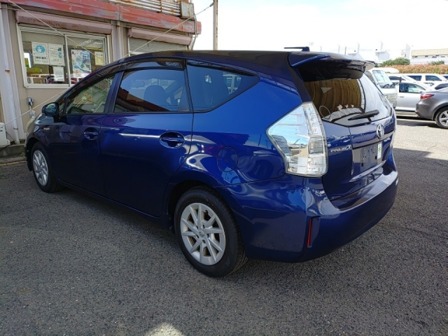 TOYOTA PRIUS ALPHA 2013