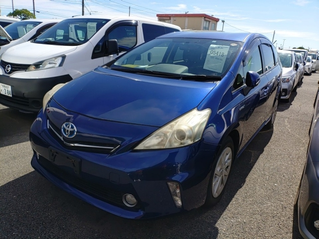 TOYOTA PRIUS ALPHA 2013