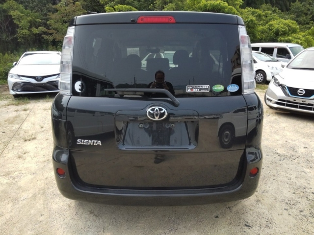 TOYOTA SIENTA 2014
