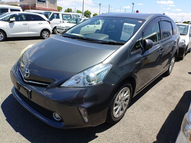 TOYOTA PRIUS ALPHA 2013