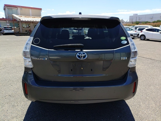 TOYOTA PRIUS ALPHA 2013