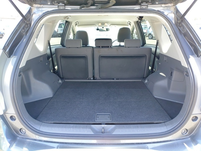 TOYOTA PRIUS ALPHA 2013