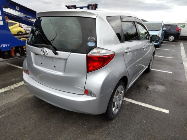 TOYOTA RACTIS 2011