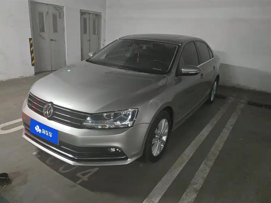 VOLKSWAGEN SAGITAR 2015