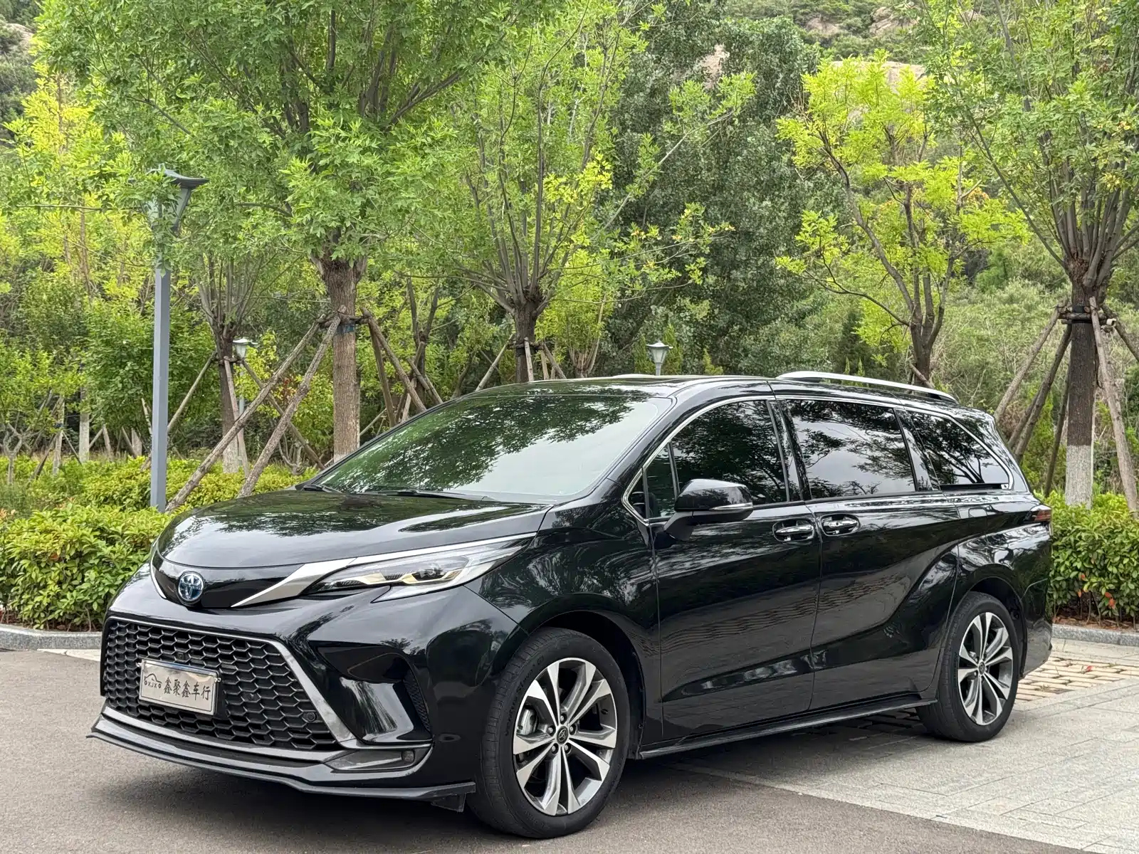 TOYOTA GRANVIA 2023