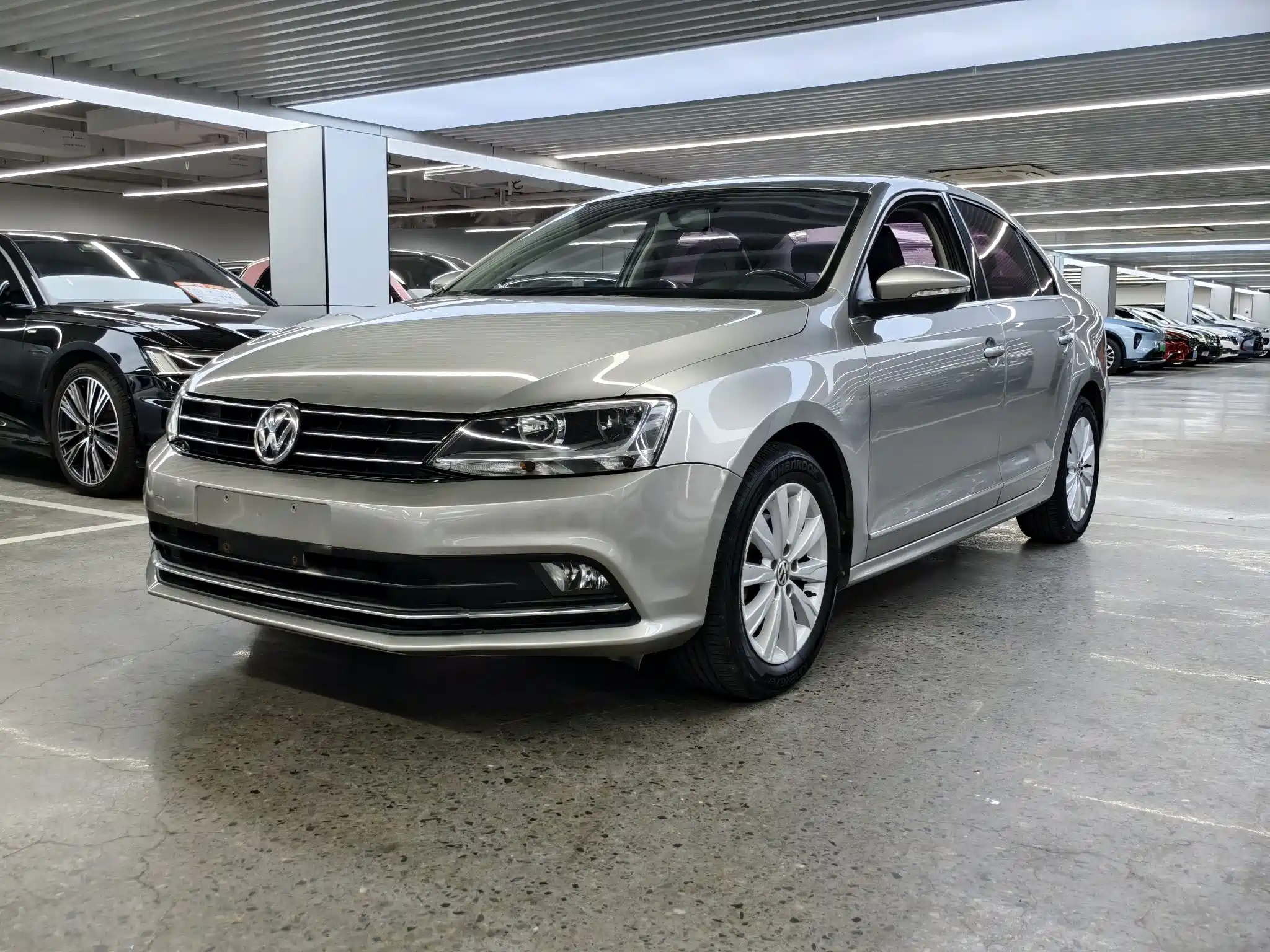 VOLKSWAGEN SAGITAR 2015