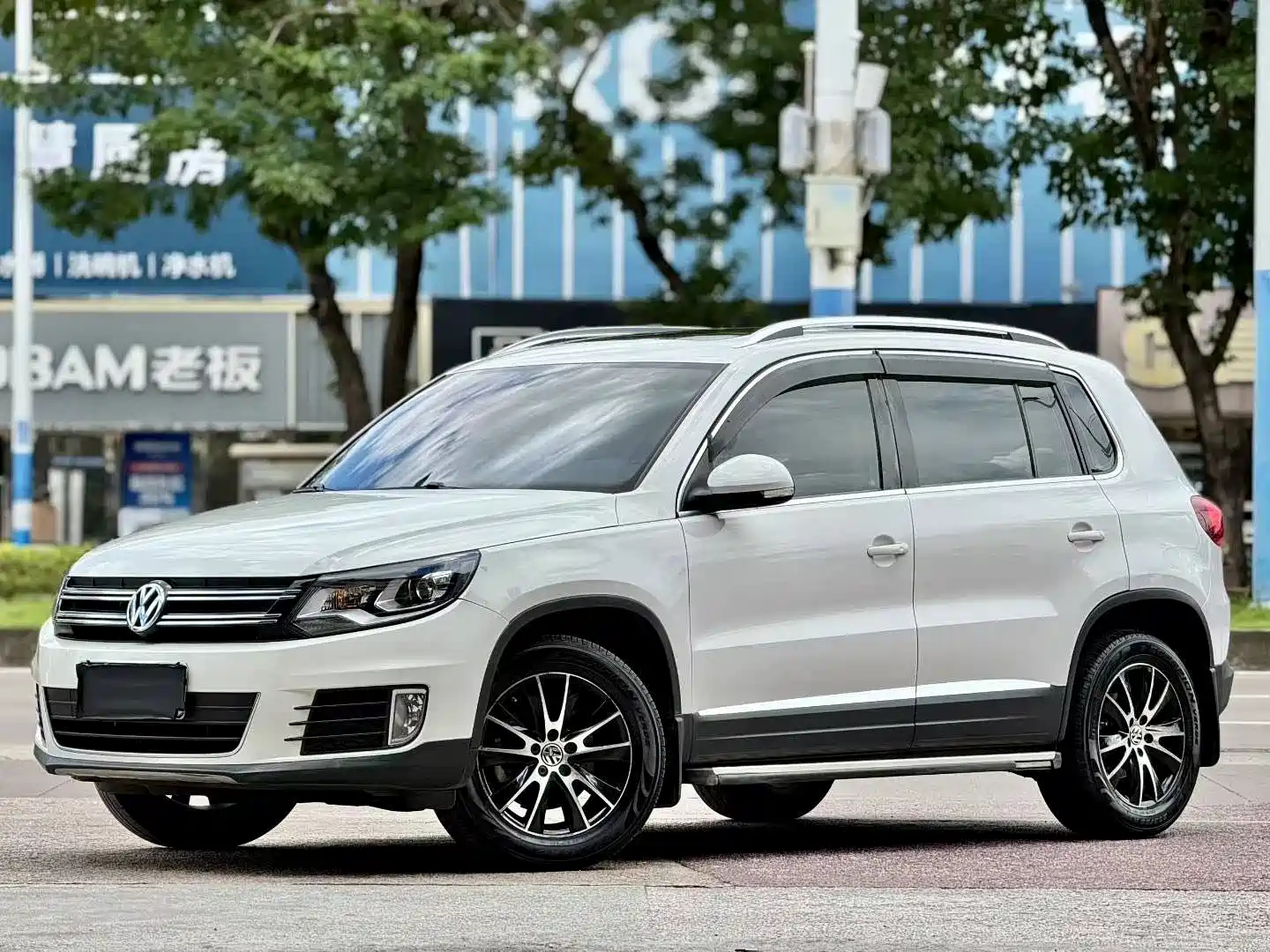 VOLKSWAGEN TIGUAN 2015