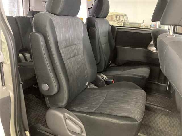TOYOTA NOAH 2013