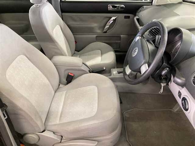 VOLKSWAGEN NEW BEETLE 2008