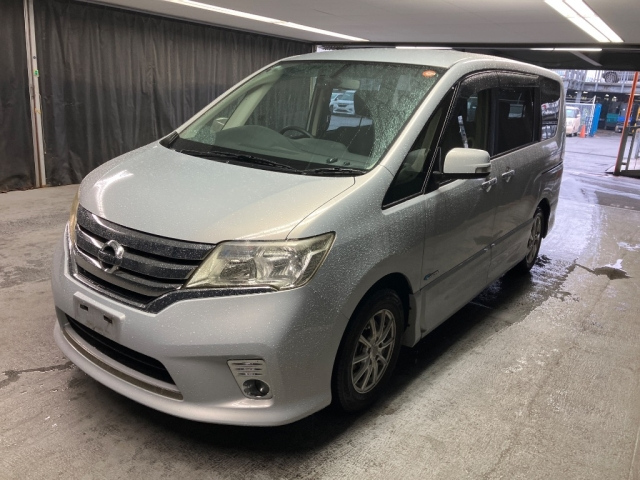 NISSAN SERENA 2013