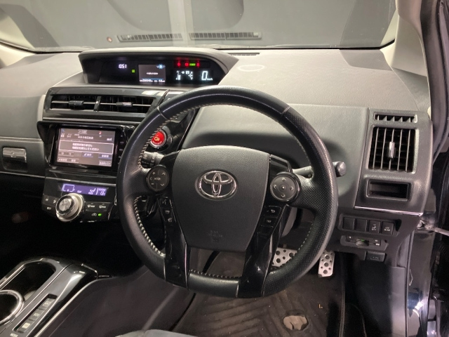 TOYOTA PRIUS ALPHA 2015