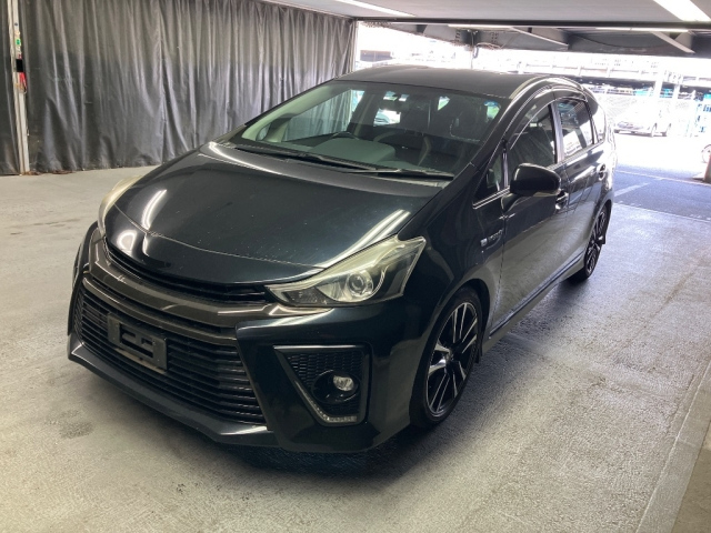 TOYOTA PRIUS ALPHA 2015