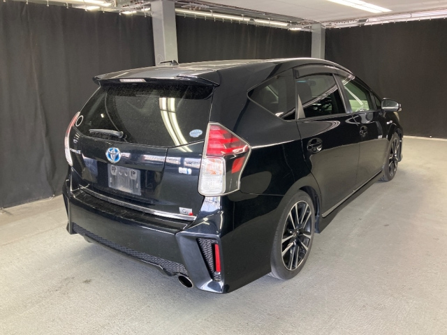 TOYOTA PRIUS ALPHA 2015