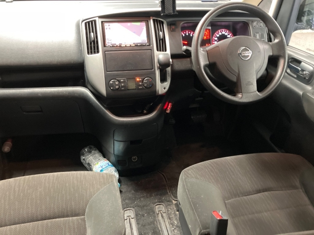 NISSAN SERENA 2010