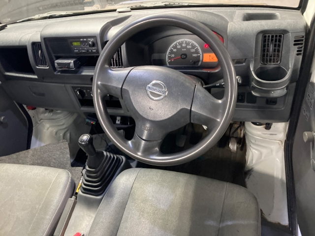 NISSAN CLIPPER TRUCK 2010